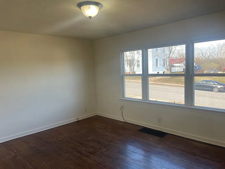 710 E State St #A — Photo 3