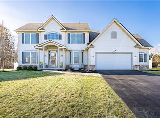 1395 Meadow Breeze Ln, Webster, NY 14580