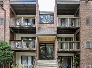 10720 West Dr APT 302, Fairfax, VA 22030