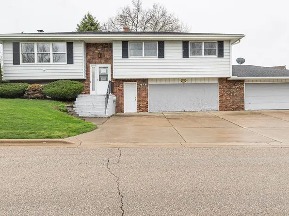 406 West Dewey Street, Cuba City, WI 53807