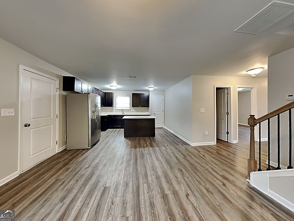 4th image of 20 Daniel Ln
