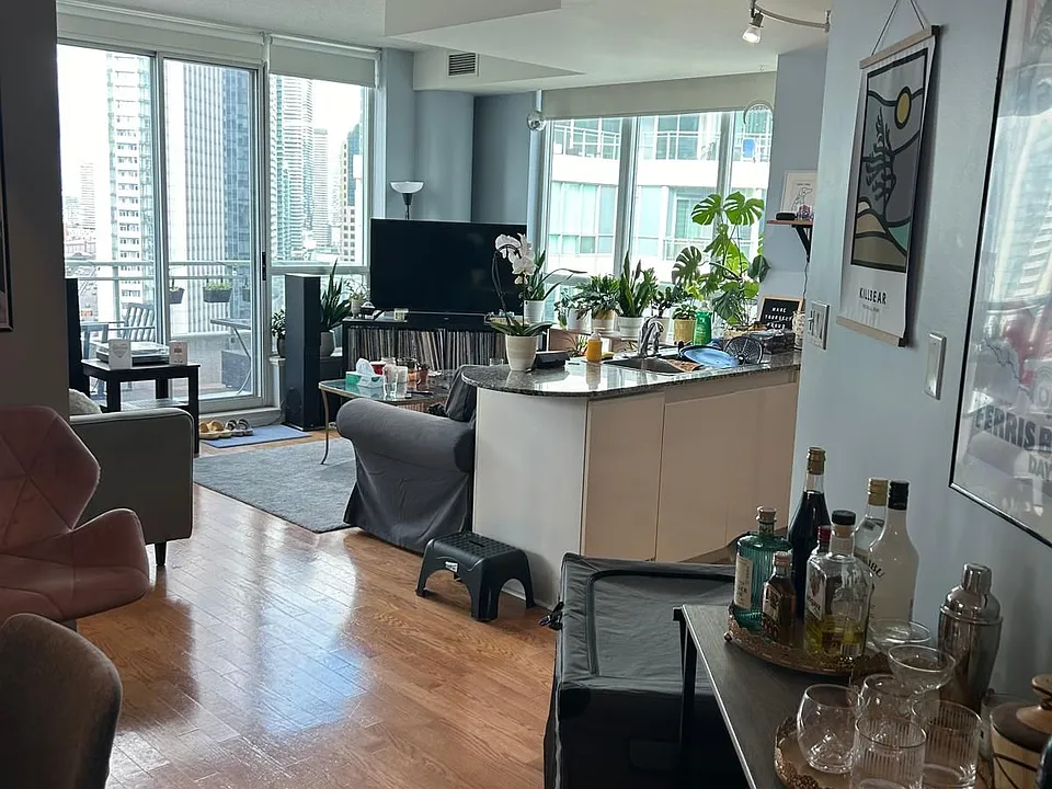 230 Queens Quay W #2512