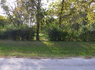 1120 Nolan St E, Navasota, TX 77868