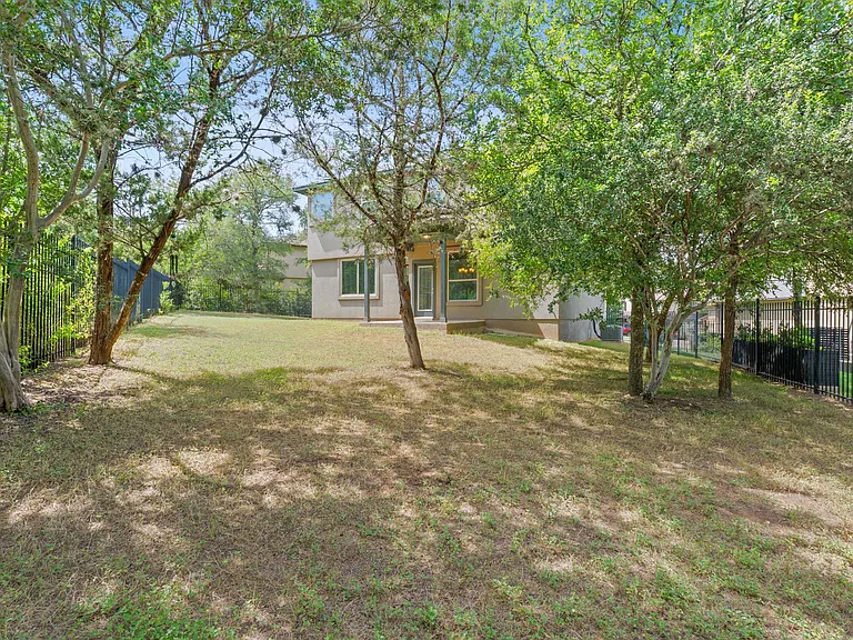 307 Parkside Dr — Photo 18