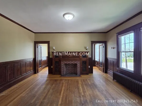 7 Central Ave, Lewiston, ME 04240