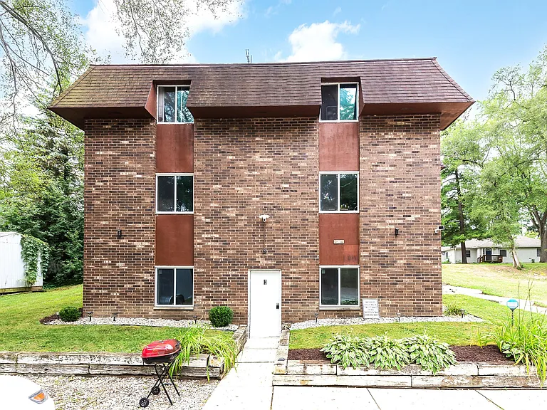 9275 Brookside Dr #H — Photo 1