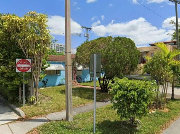 3737 SW 1st St, Miami, FL 33134