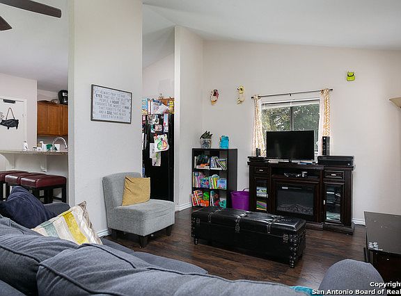 5th image of 4703 Crested Rock Dr