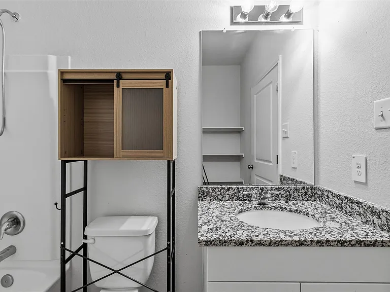 111 Bering Dr — Photo 20