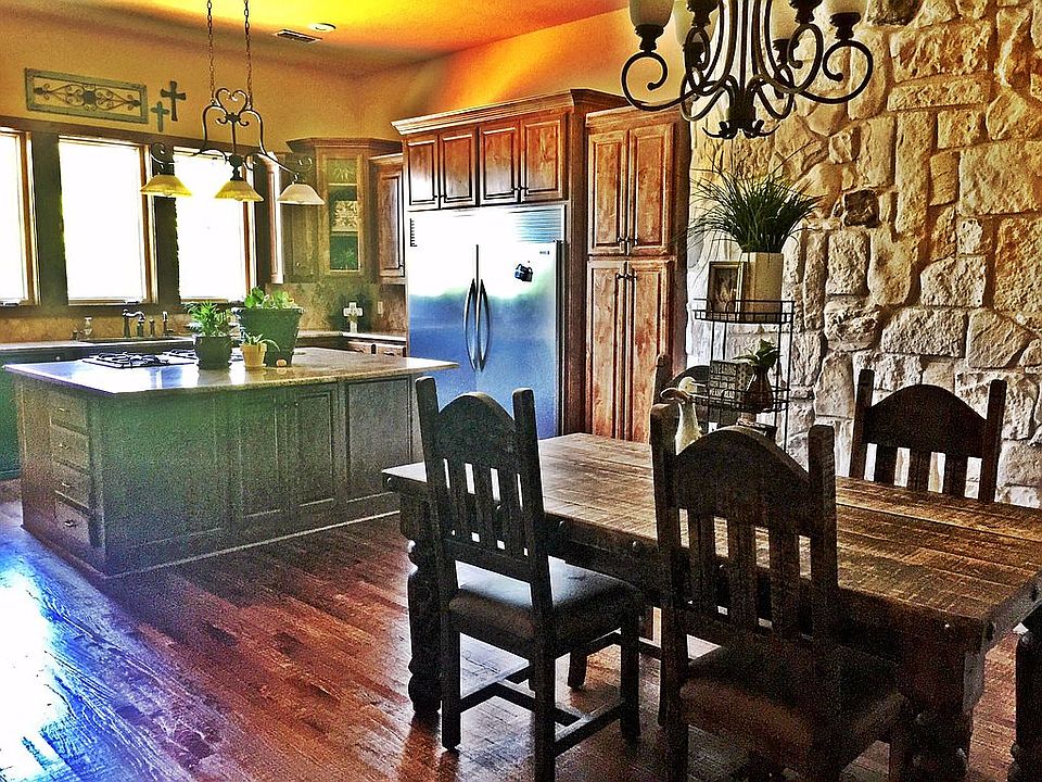 1st image of 2710 Woodland Dr