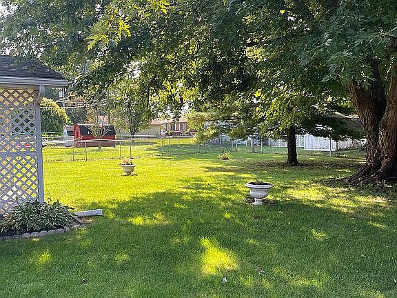 3rd image of 14 Edgewood Dr