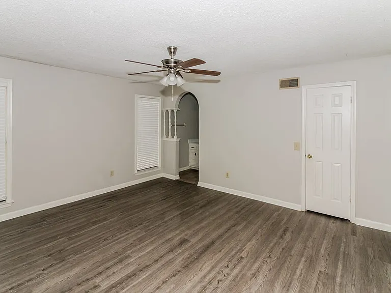 4580 Blandford Dr — Photo 9