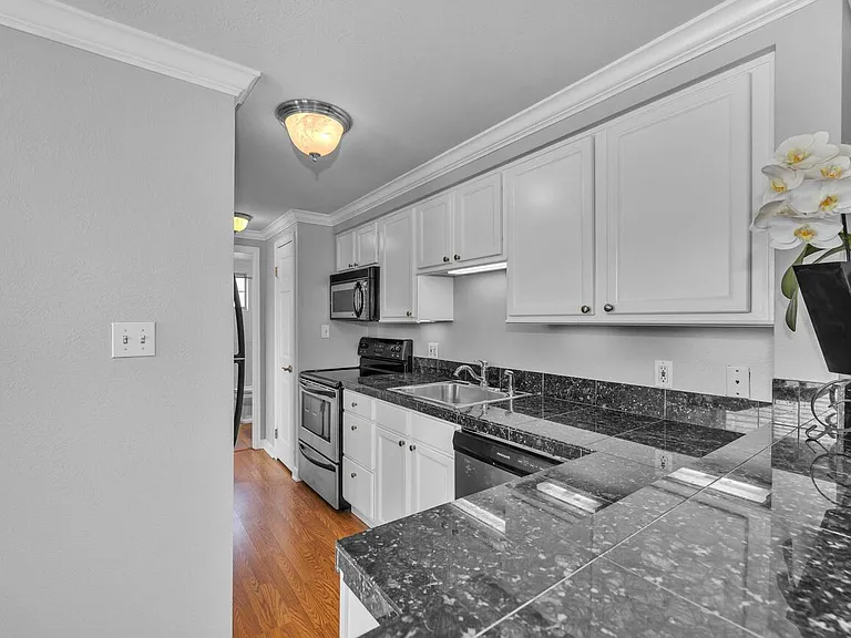 36 N Emerson St #201 — Photo 8