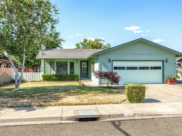2976 Lois Ln, Grants Pass, OR 97527
