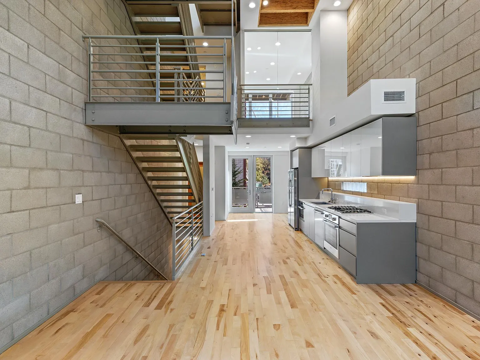 2 bed, 1904 sqft, $6,150 — Photo 4