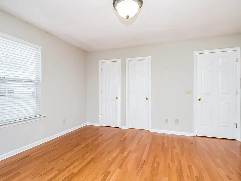 300 Stafford Ct — Photo 5