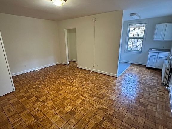 2nd image of 2824 Devonshire Pl NW APT 210