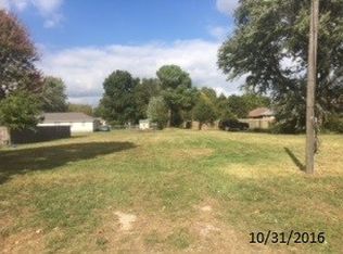 510 W Main St #15, Gentry, AR 72734