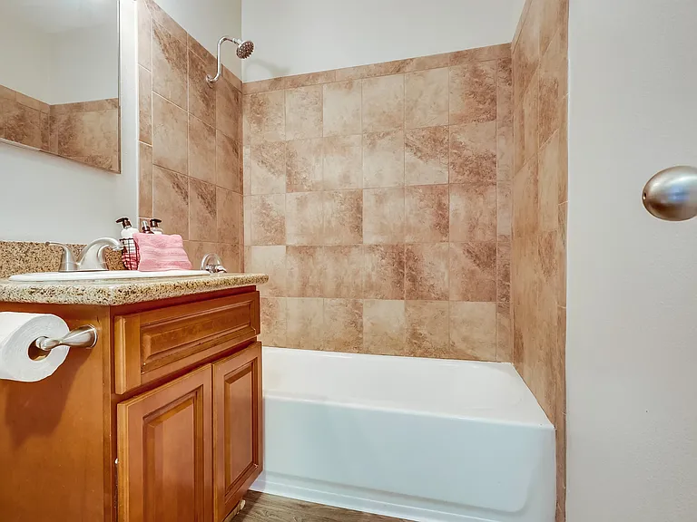Le Mar Apartments — Photo 11