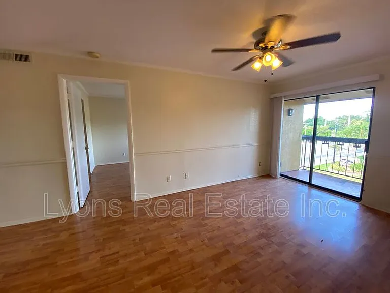 2855 Winkler Ave #124 — Photo 25