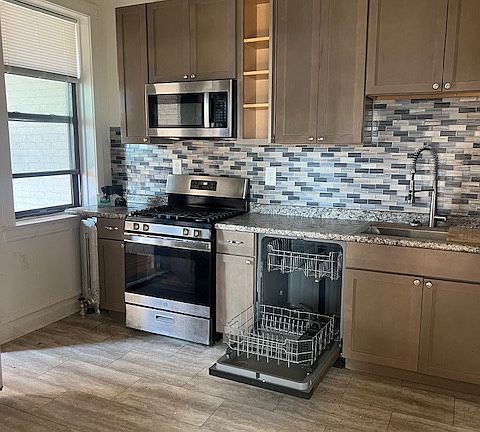 3rd image of 5318 N Winthrop Ave APT 3N