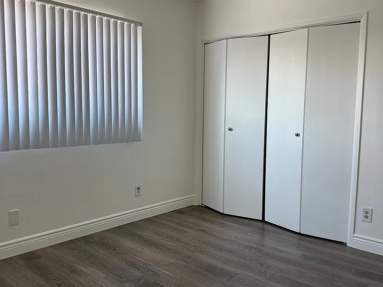 1435 S Mansfield Ave — Photo 5