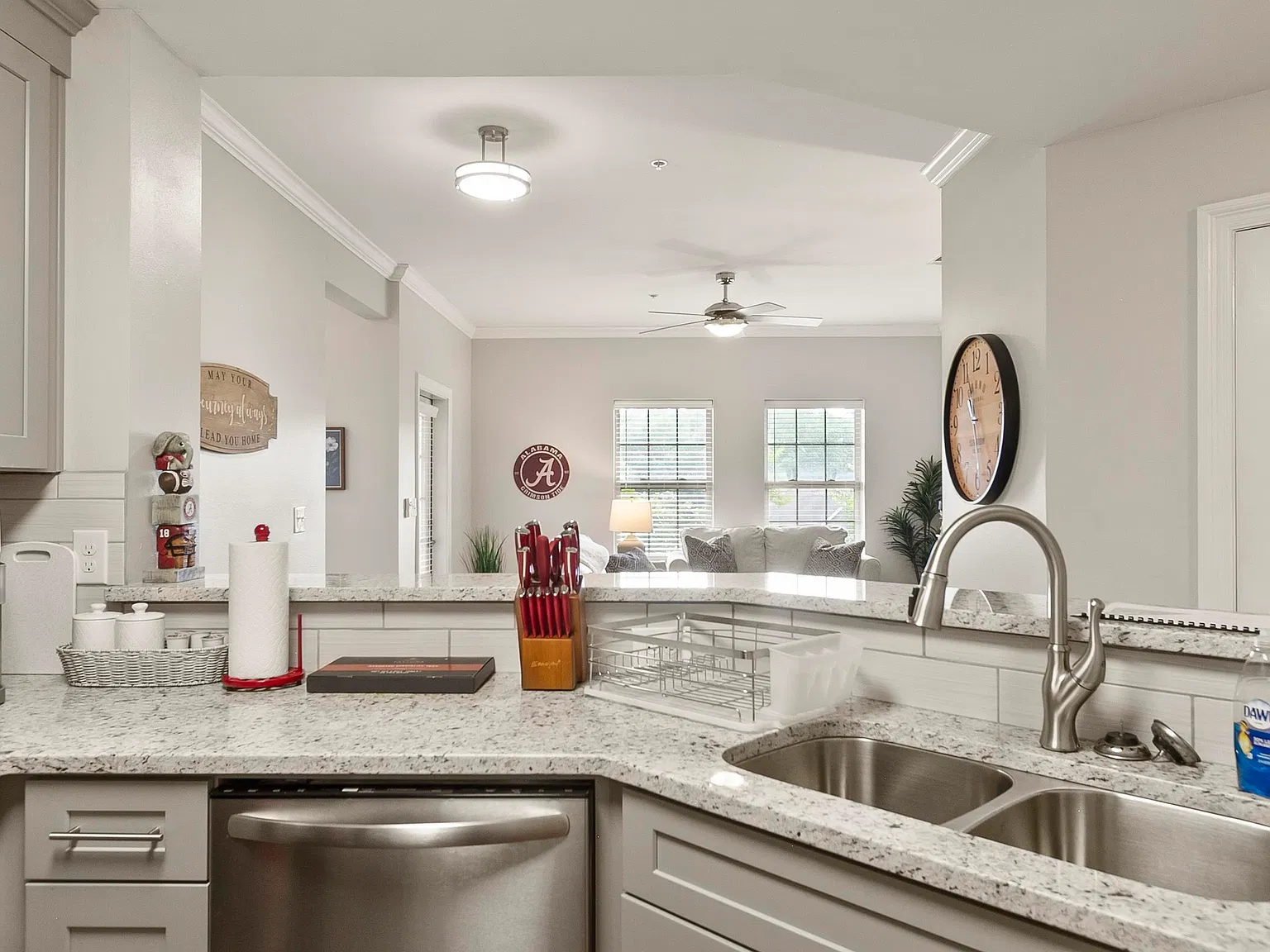 3 bed, 3.0 bath, $2,995 — Photo 2