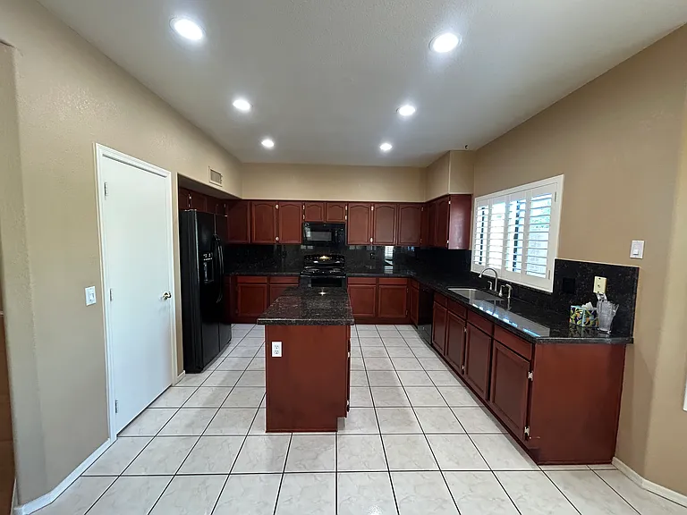 4334 E Anderson Dr — Photo 8