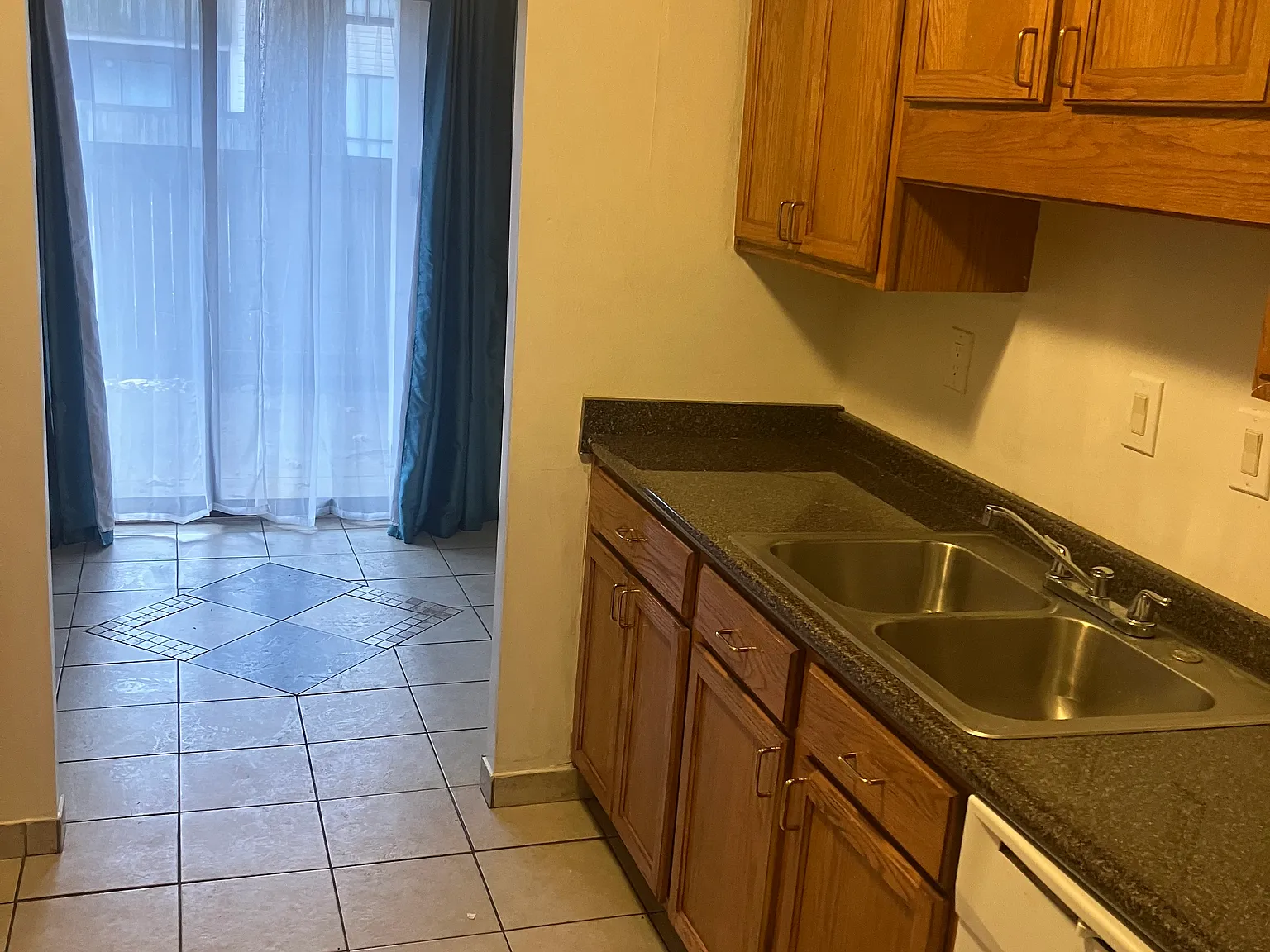 1 bed, 696 sqft, $875 — Photo 2