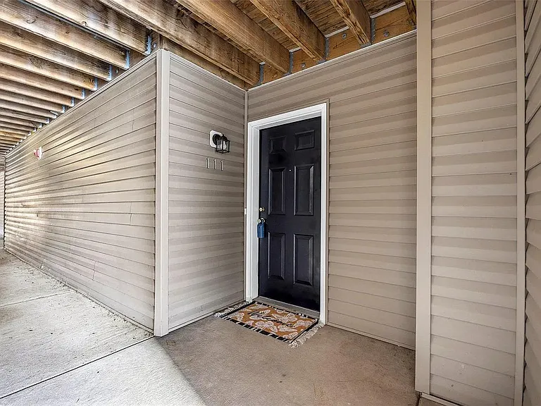 111 Saravalle Dr — Photo 3