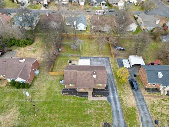 105 Glen Oak Ct E, Hendersonville, TN 37075