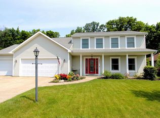 9602 Shorewood Trl, Fort Wayne, IN 46804