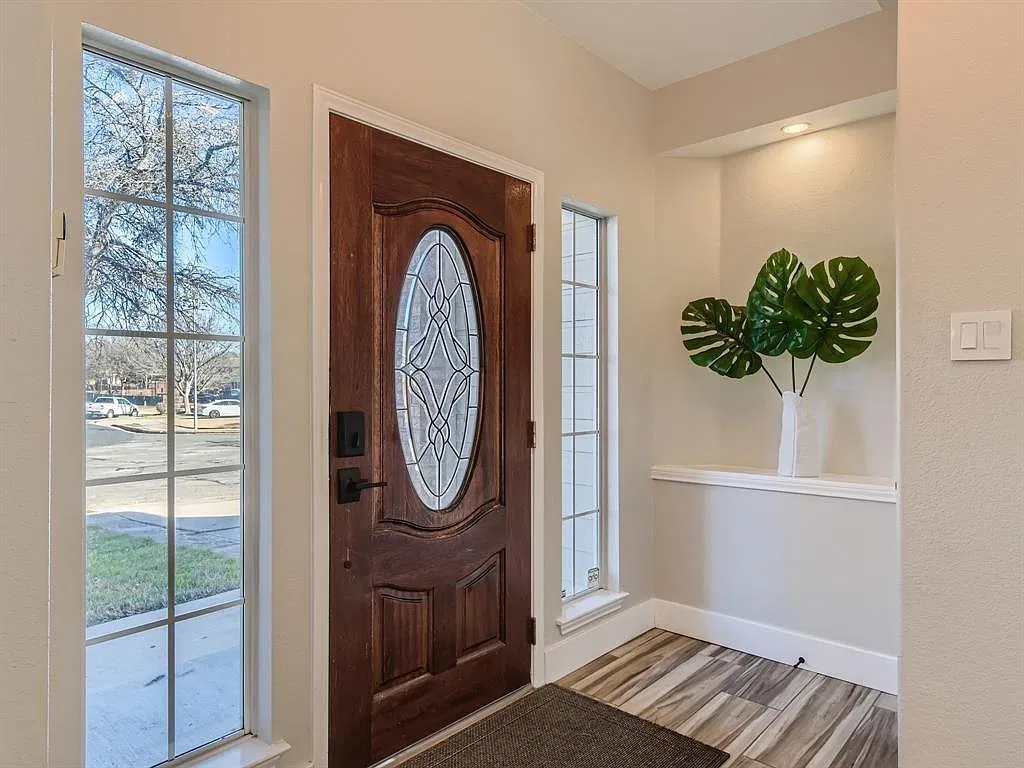 4 bed, 3.0 bath, 2829 sqft, $4,000 — Photo 3