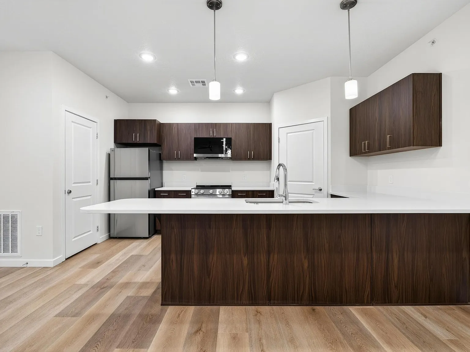 Mountain View Apartments - B-303 — Photo 3