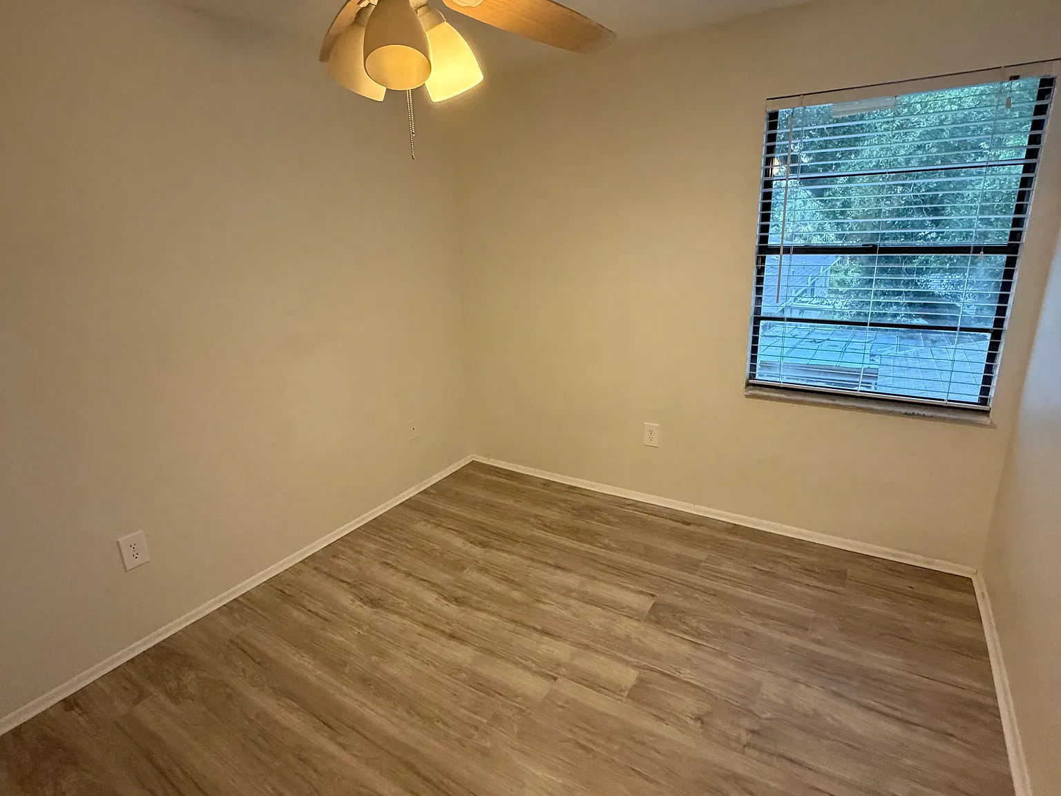 4 bed, 2.5 bath, 1230 sqft, $2,395 — Photo 4