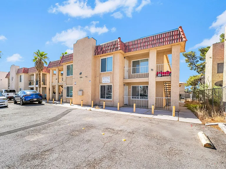 5303 Del Gado Dr — Photo 1