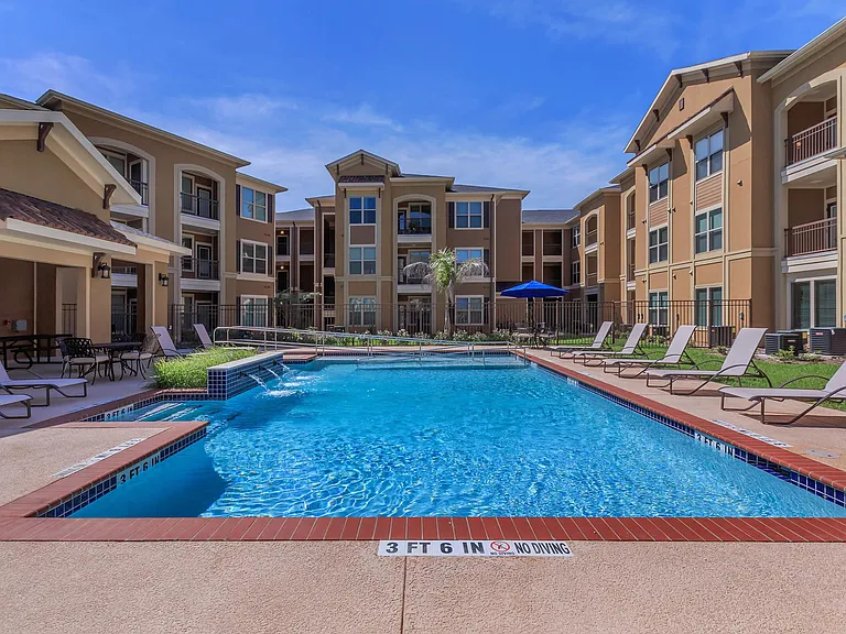 Midway Villas Apartments — Photo 7