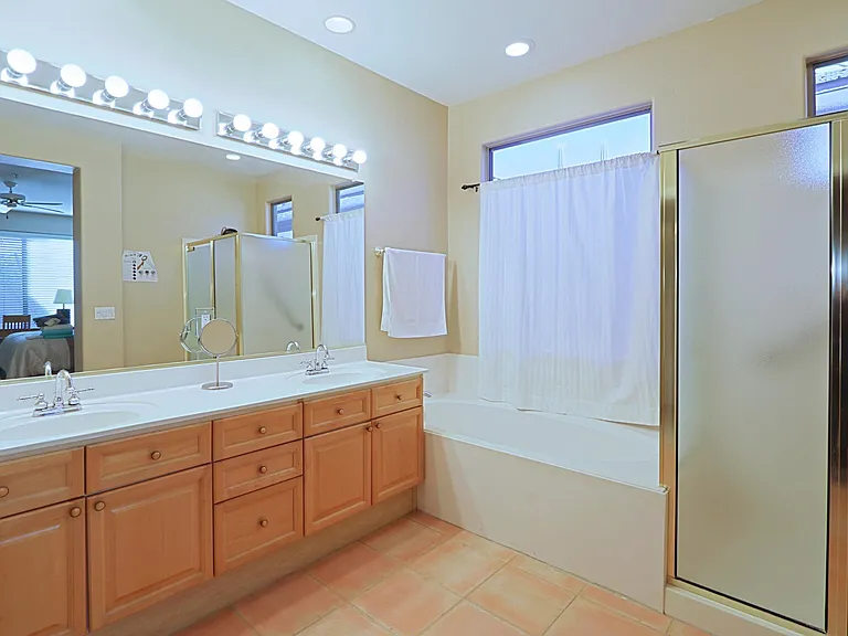 6803 E Eagle Feather Rd — Photo 17