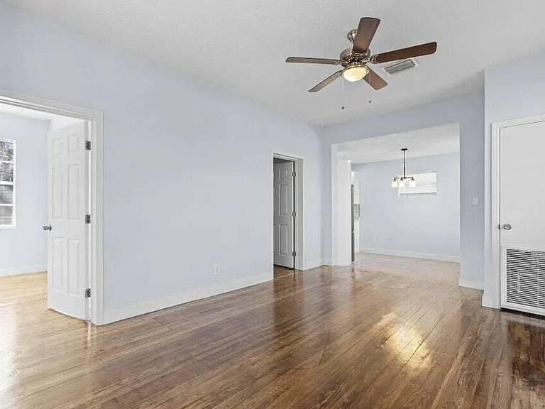 139 Alma Ct — Photo 3