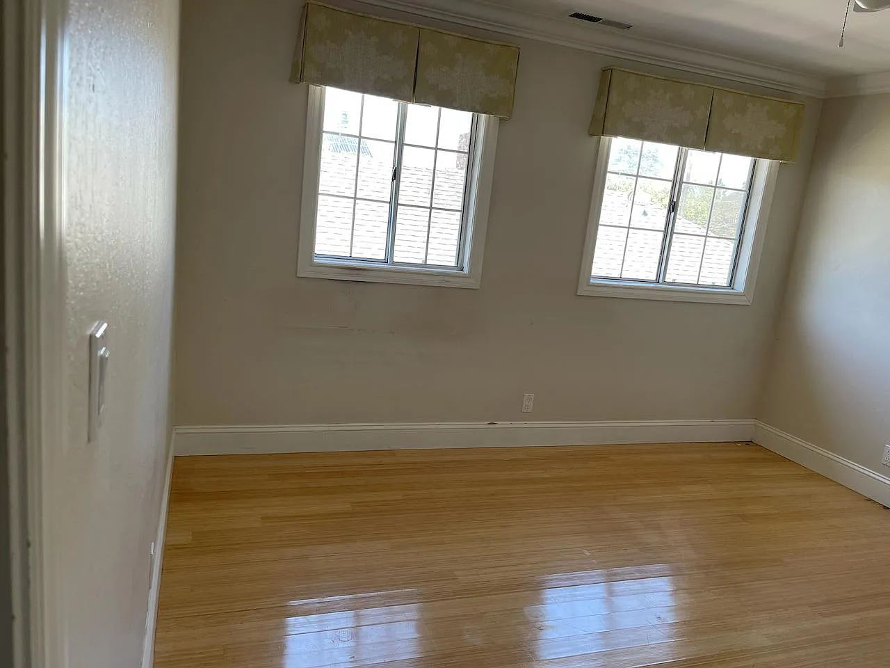 2 bed, 1200 sqft, $4,200 — Photo 4