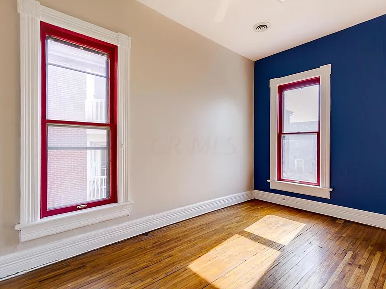 351 W 3rd Ave — Photo 9