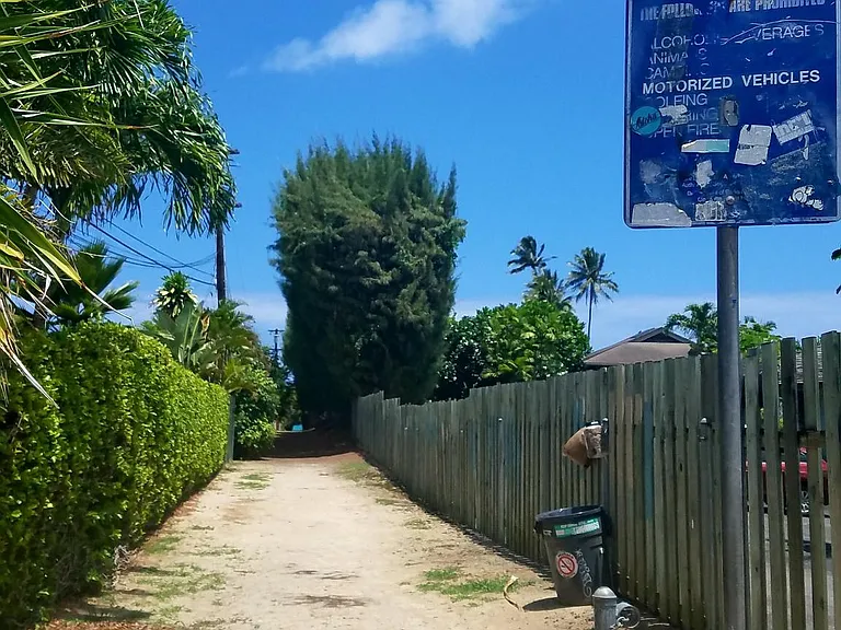 Entrance to the beach alley