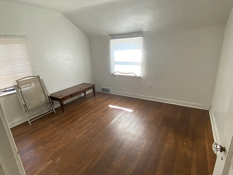 1454 Sylvan Ter — Photo 11