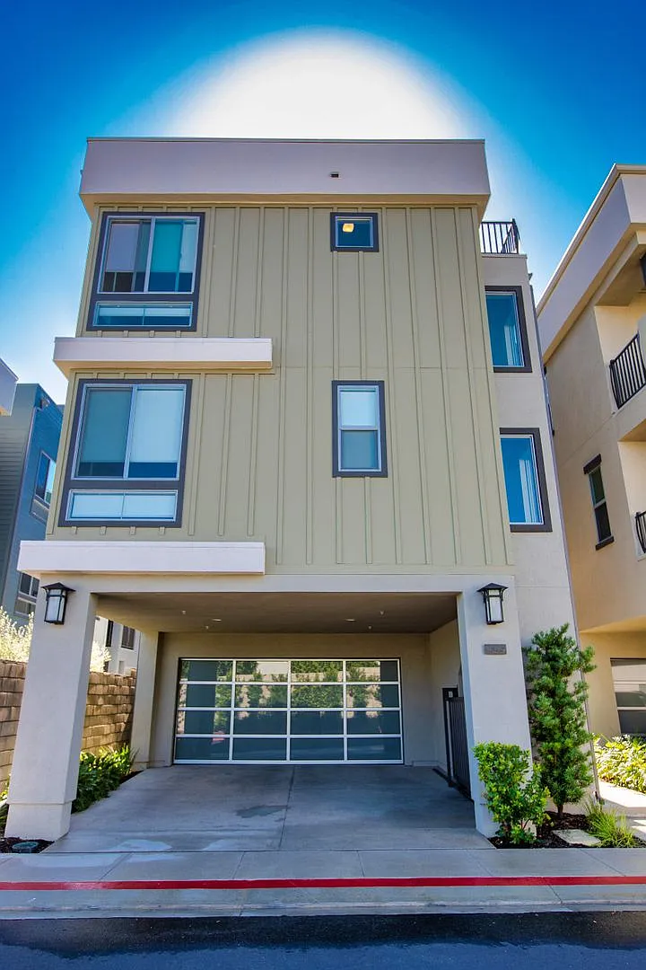 Highly Desired 4 Bedroom Floor Plan in Lighthouse Community — Photo 3
