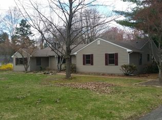 8 Cooper Ln, Chester, NJ 07930