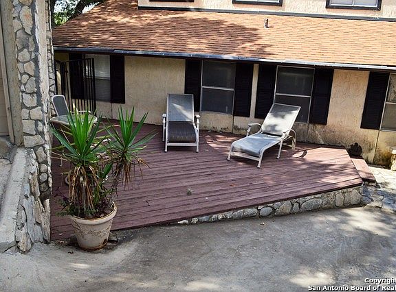 5th image of 1675 Arrowhead Dr