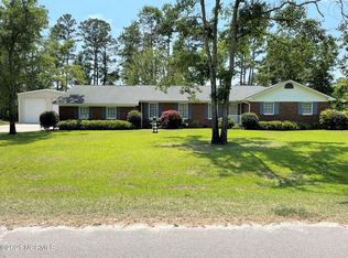 715 Country Club Ct, Morehead City, NC 28557