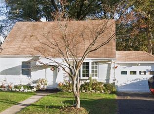 16 Lakeview Ave, Rochelle Park, NJ 07662