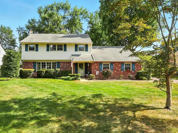 236 Oak Hill Dr, Hatboro, PA 19040