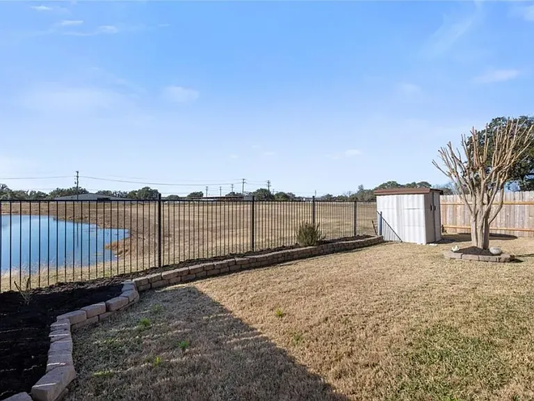 255 Drystone Trl — Photo 22